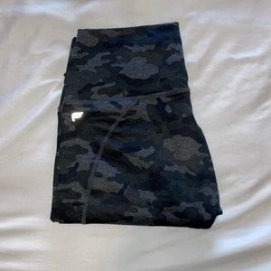 Dark camo Fabletics leggings